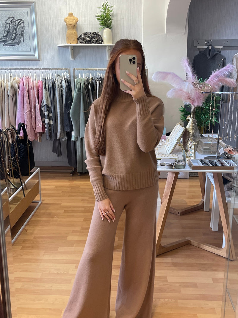 Italian knit jumper-camel